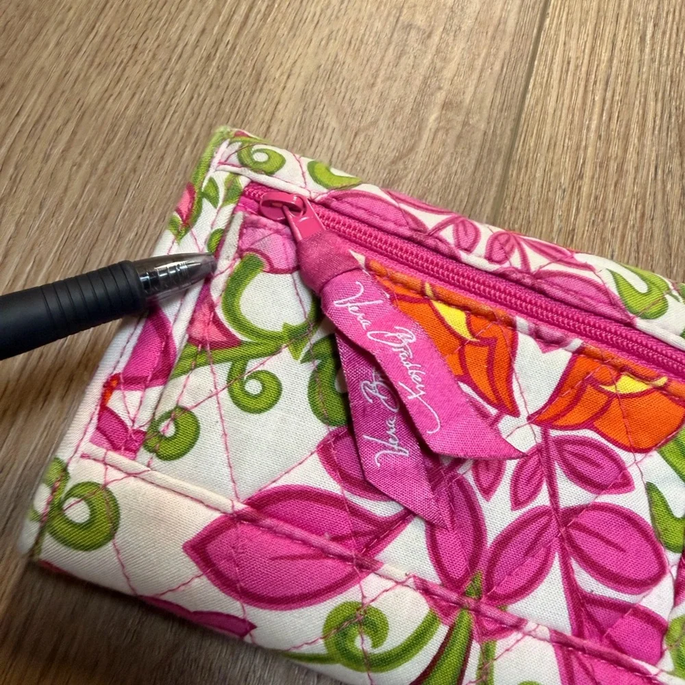 Vera Bradley Lilli Bell Euro Wallet Trifold Clutch Retired Pink Floral Quilted - Picture 9 of 10